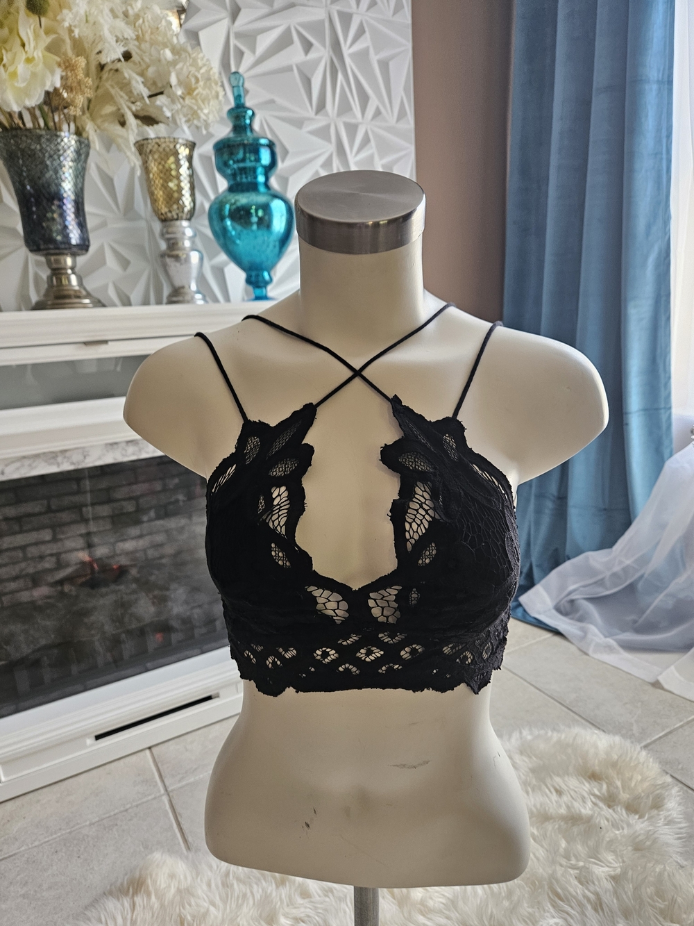 Lace Strappy Black Bralette with Floral Detail